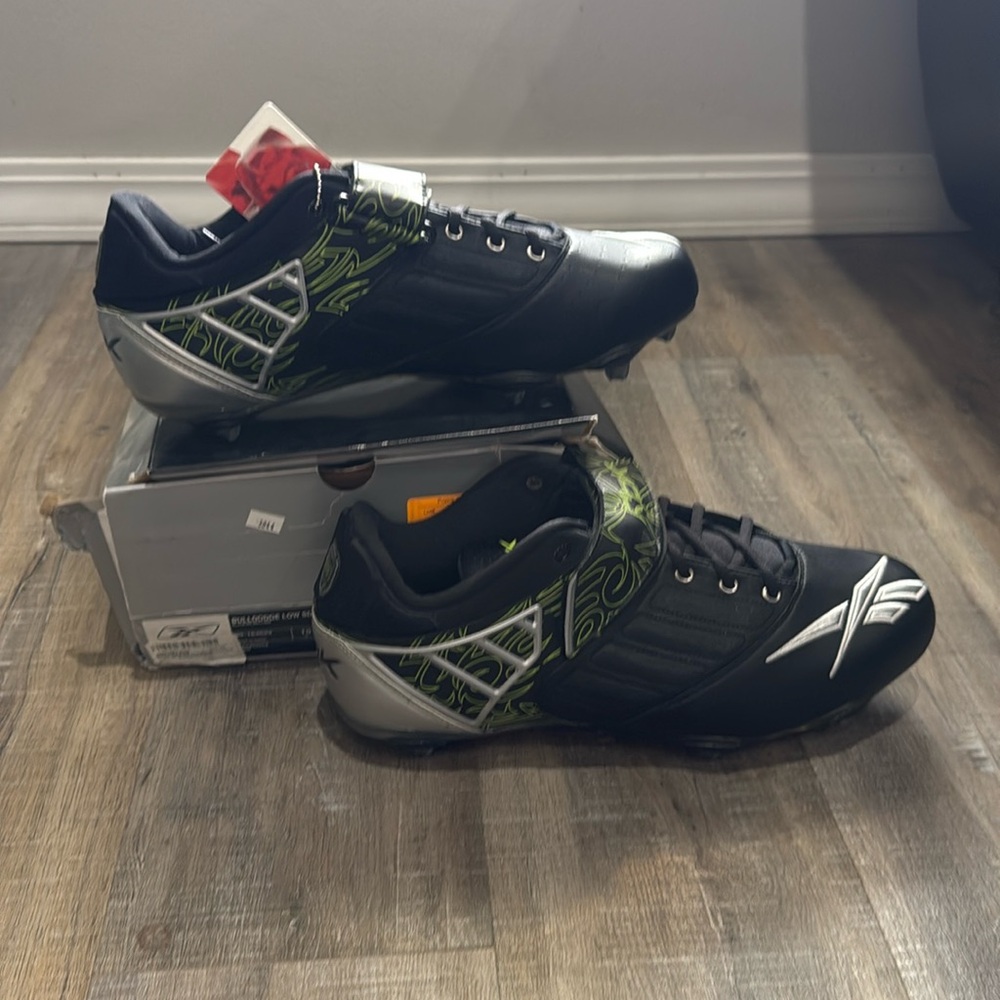 NWT cleats